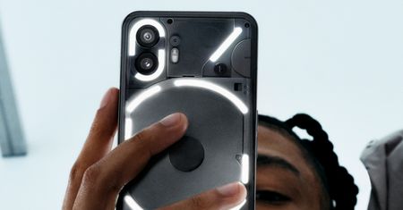 Przezroczysty smartfon po raz drugi. Nothing Phone (2) już w Polsce