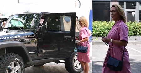 Kalczyńska w różowym szlafroku szczerzy się do paparazzi