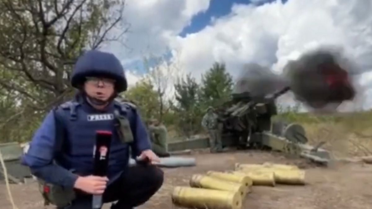 Reporter przewrócił się po dotarciu fali uderzeniowej