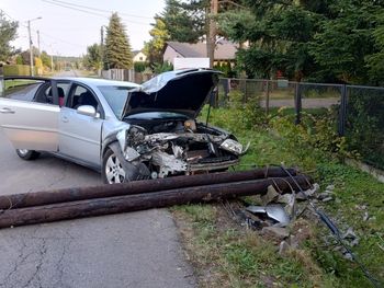 Jawiszowice: Pijana wjechała autem w słup. 38-latka była w ciąży i wiozła dziecko