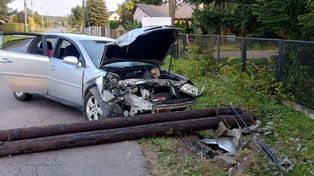 Jawiszowice: Pijana wjechała autem w słup. 38-latka była w ciąży i wiozła dziecko