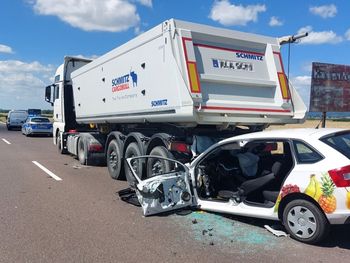 Kosina: Wypadek na DK 94. Samochód osobowy zderzył się z ciężarówką