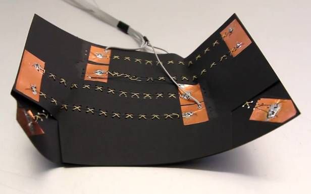 Telefon MorePhone. Elastyczny ekran e-ink jako centrum powiadomień 2