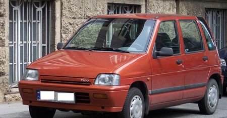 Jakiej marki jest to auto? 9 zdjęć dla fanów motoryzacji