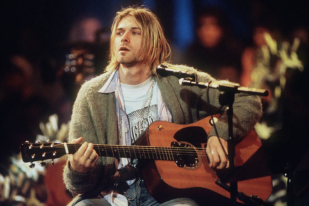 Sweter Kurta Cobaina na aukcji. Poplamiony ciuch sprzedany za ponad milion złotych