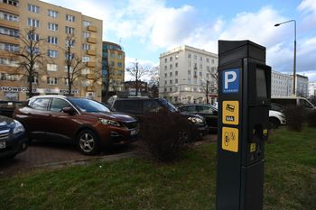 Warszawa: ZDM rozpoczął badania. Strefa parkowania większa już w 2026?