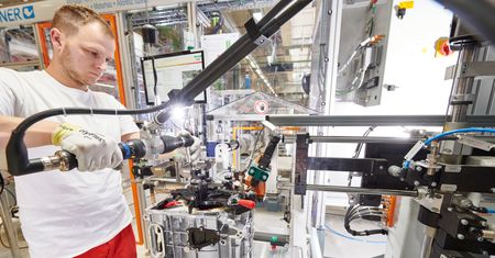 Fabryka Audi na Węgrzech zaczęła produkować silniki elektryczne. Nowy etap na drodze do elektromobilności