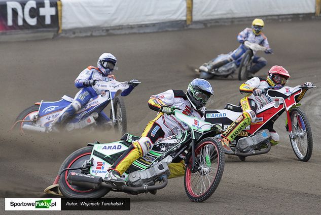 Peter Ljung (kask niebiski) w nowym sezonie będzie zawodnikiem PGE Marmy Rzeszów