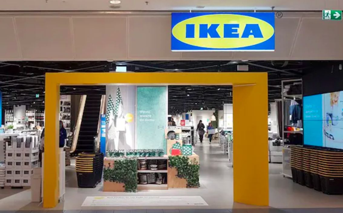 Warszawa. Tylko do końca roku działać będzie sklep IKEA w galerii handlowej Blue City. Ten dwupoziomowy salon sprzedażowy, wielokrotnie mniejszy od tradycyjnych placówek sprzedażowych w centrach handlowych na obrzeżach miast był eksperymentalnym przedsięwzięciem