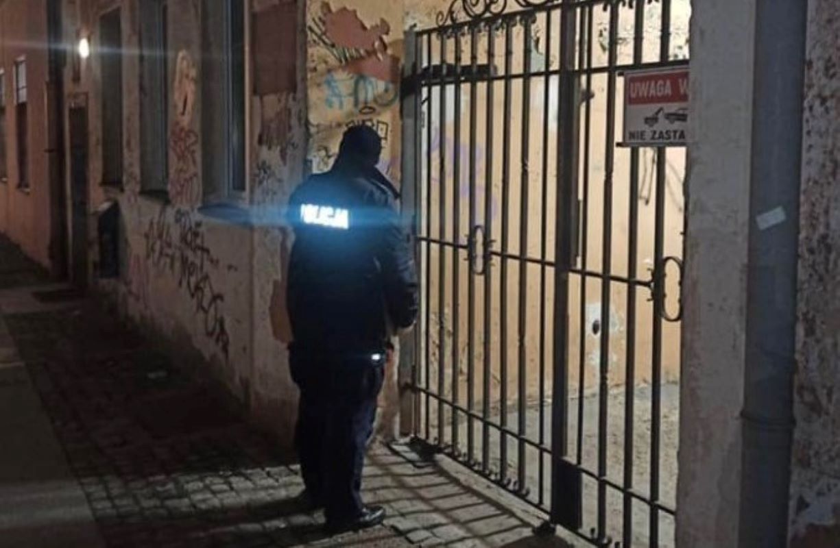 Mieszkaniec Poznania zadzwonił na policję, bo skończyło mu się jedzenie 