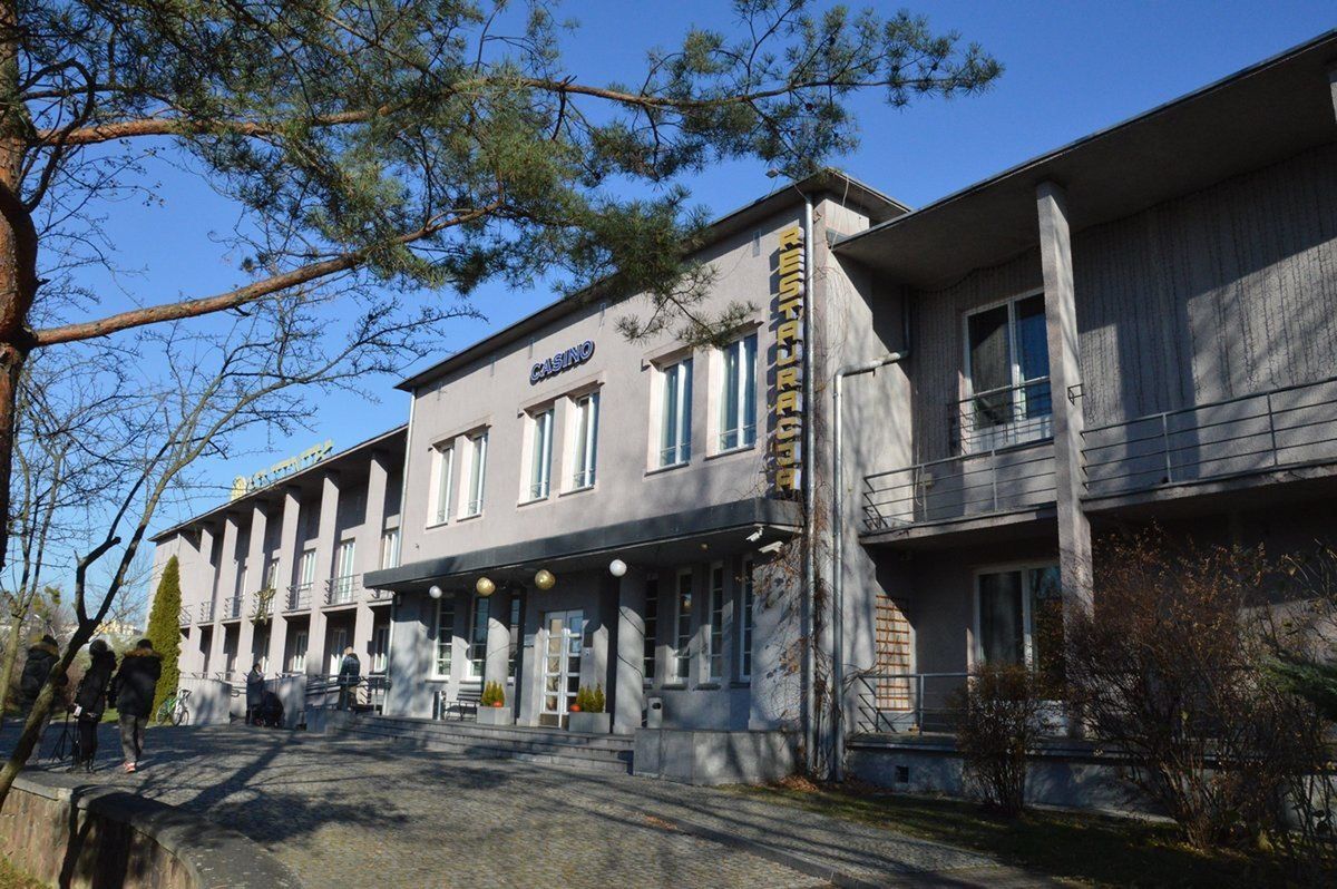 Kiedyś „Dom Gościnny Dyrekcji Zakładów Przemysłowych” dziś Hotel i Restauracja Hutnik