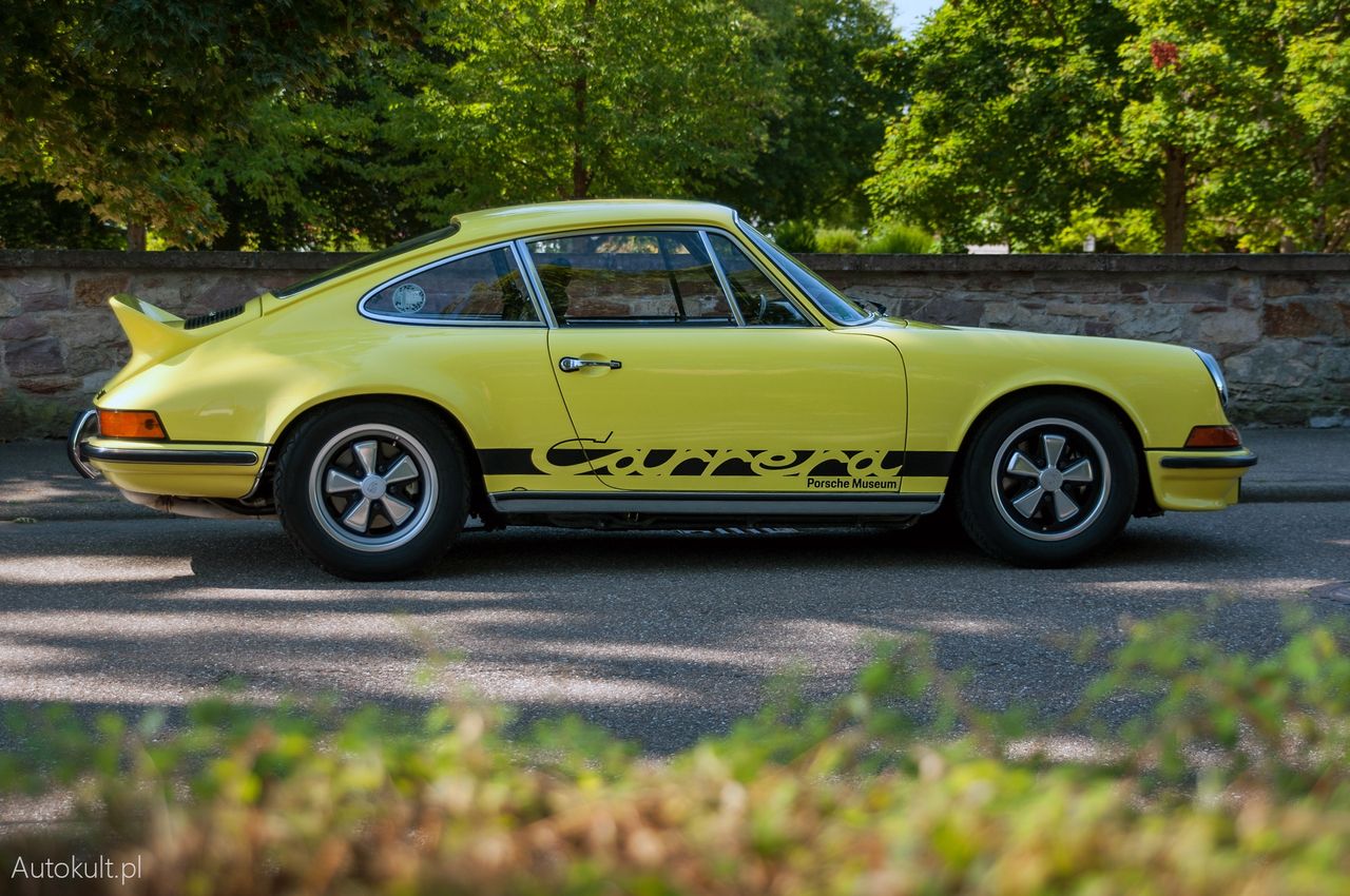 Porsche 911 GT3 Touring vs Porsche 911 Carrera RS 2.7