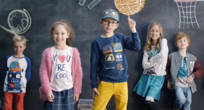 Smyk reklamuje odzież Cool Club dla dzieci wracających do szkoły (wideo)