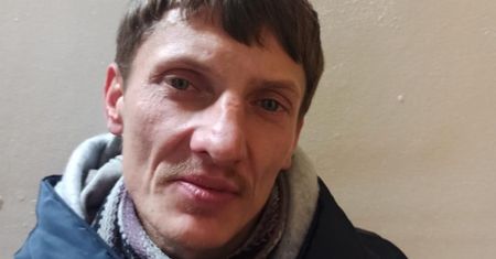 Poszukują tego mężczyzny. Miał oszukać policjantów