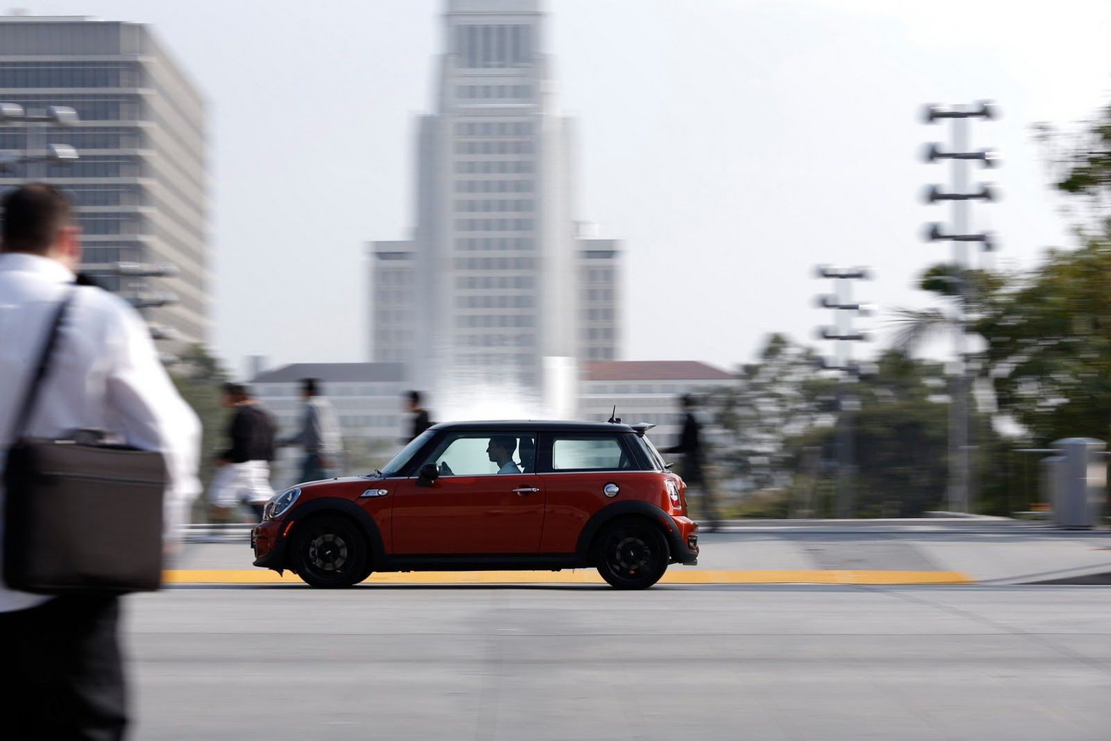 Galeria Mini jako celebracja sprzedaży półmilionowego egzemplarza w USA 98