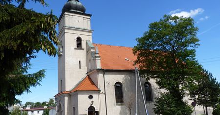 Spór o darmowe parkowanie przy kościele. Ksiądz postawi szlaban