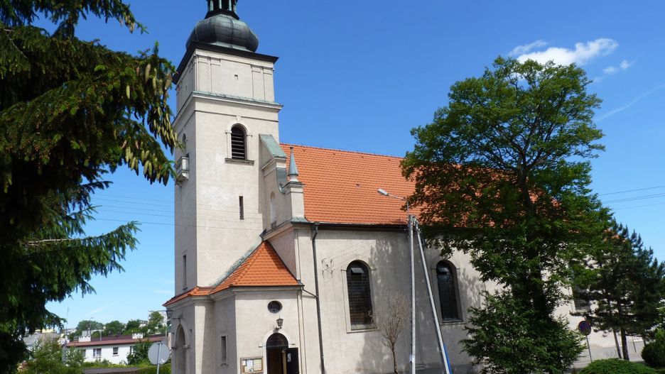 Spór o przykościelny parking