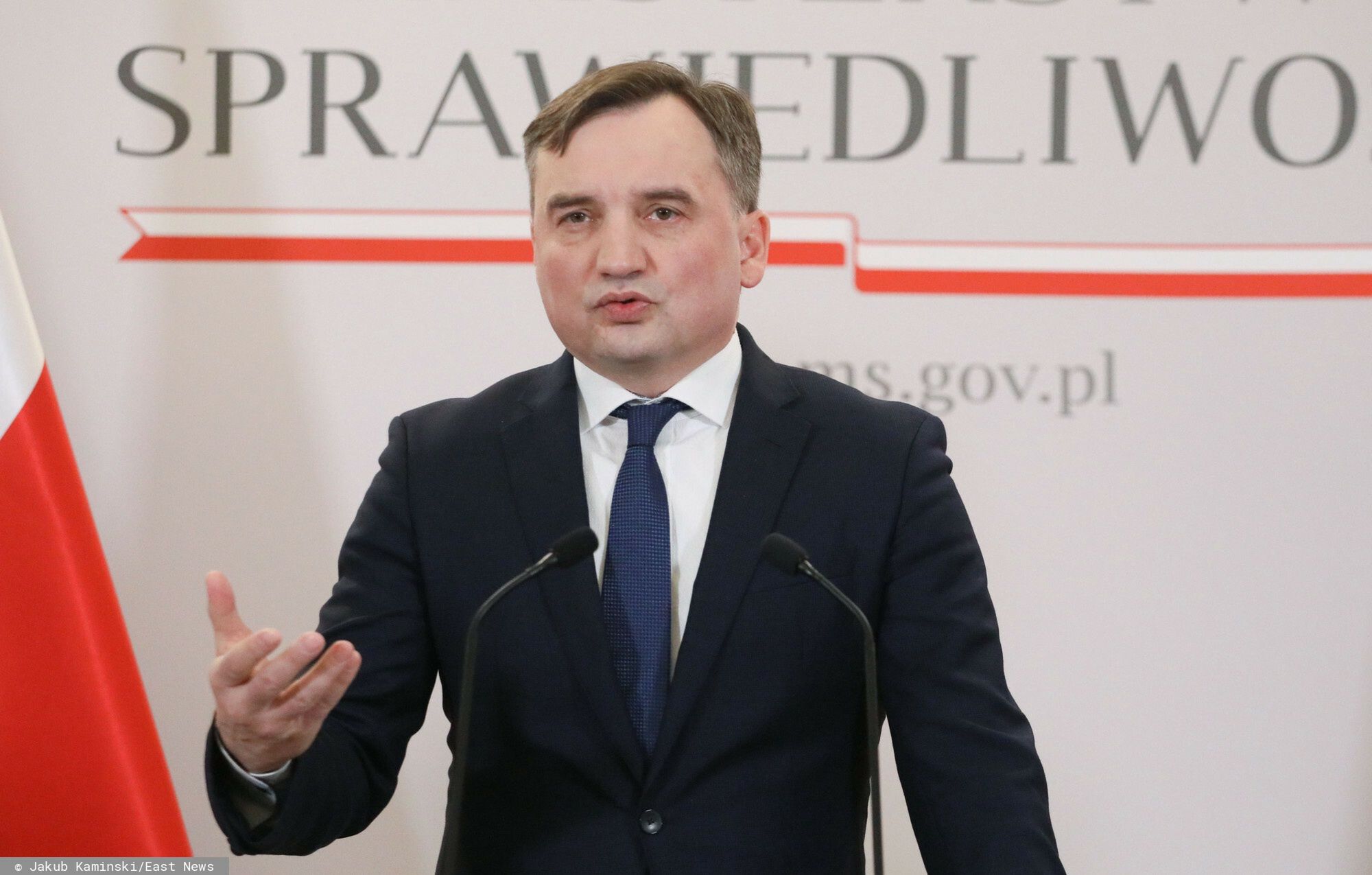 Minister Ziobro kieruje do TK kwesti? mechanizmu warunkowo?ciFot. Jakub Kaminski/East News, Warszawa, 23.12.2021. Konferencja prasowa w Ministerstwie Sprawiedliwosci na temat wniosku do Trybunalu Konstytucyjnego w sprawie tzw. mechanizmu warunkowosci.
N/z: minister Zbigniew ZiobroJakub Kaminski