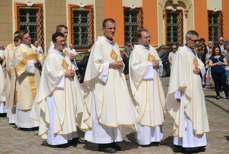 Księża kosztują nas z roku na rok coraz więcej.