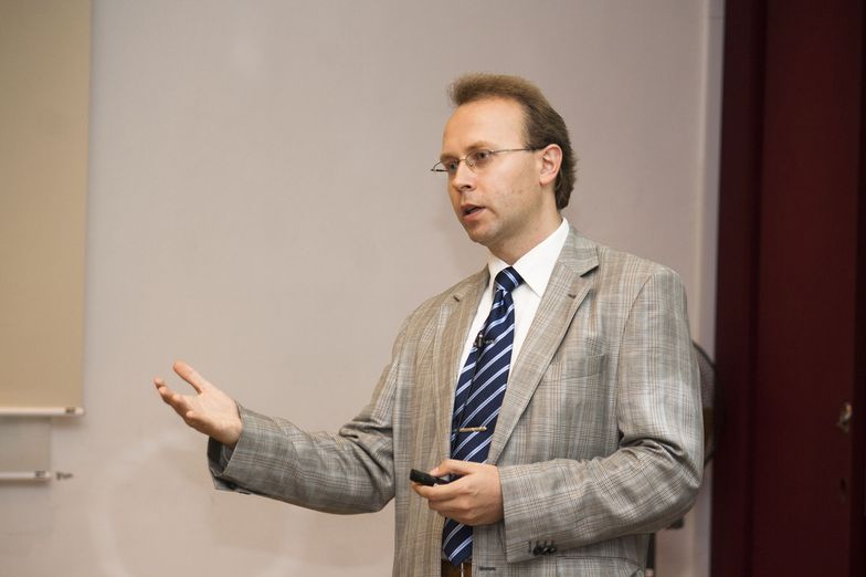 Prof. Krzysztof Piech jest znanym ekspertem w dziedzinie kryptowalut i blockchain