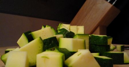 Cukinia ze skórką gotowana z dodatkiem soli, odsączona