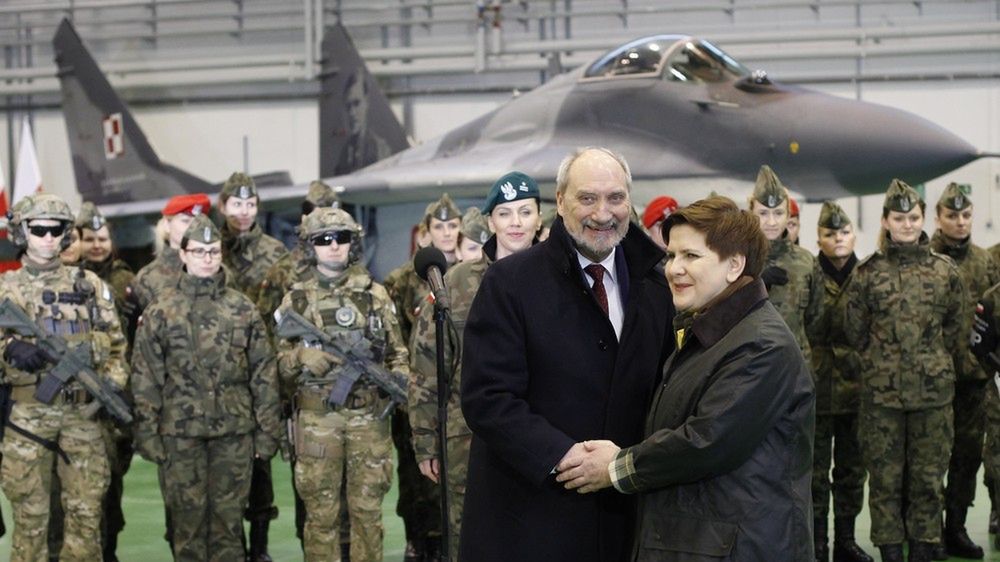 Premier Beata Szydło przekonywała niedawno, że zakup śmigłowców to priorytet.