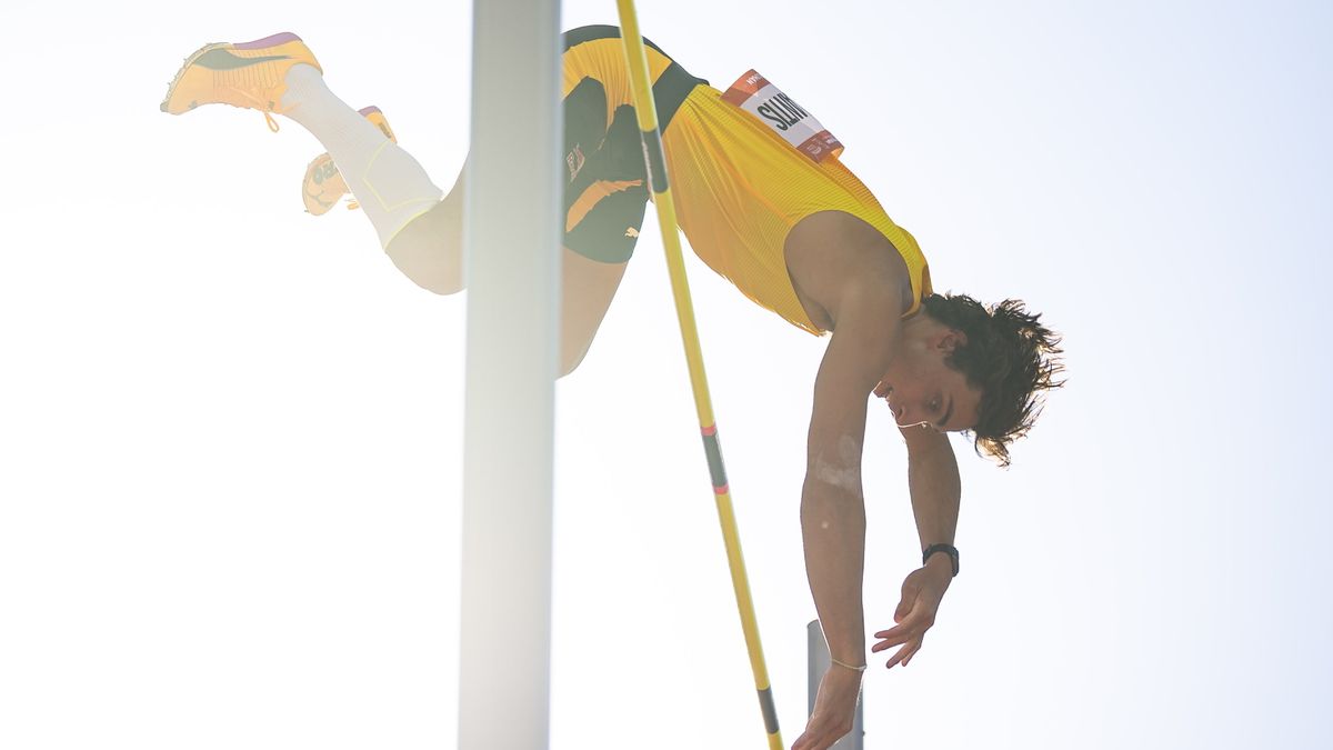 Armand Duplantis of Sweden competes in the men's pole vault at the 15th Gyulai Istvan Memorial Track and Field Hungarian Grand Prix in the National Athletics Center in Budapest, Hungary, 12 August 2025. EPA/Boglarka Bodnar HUNGARY OUT Dostawca: PAP/EPA.