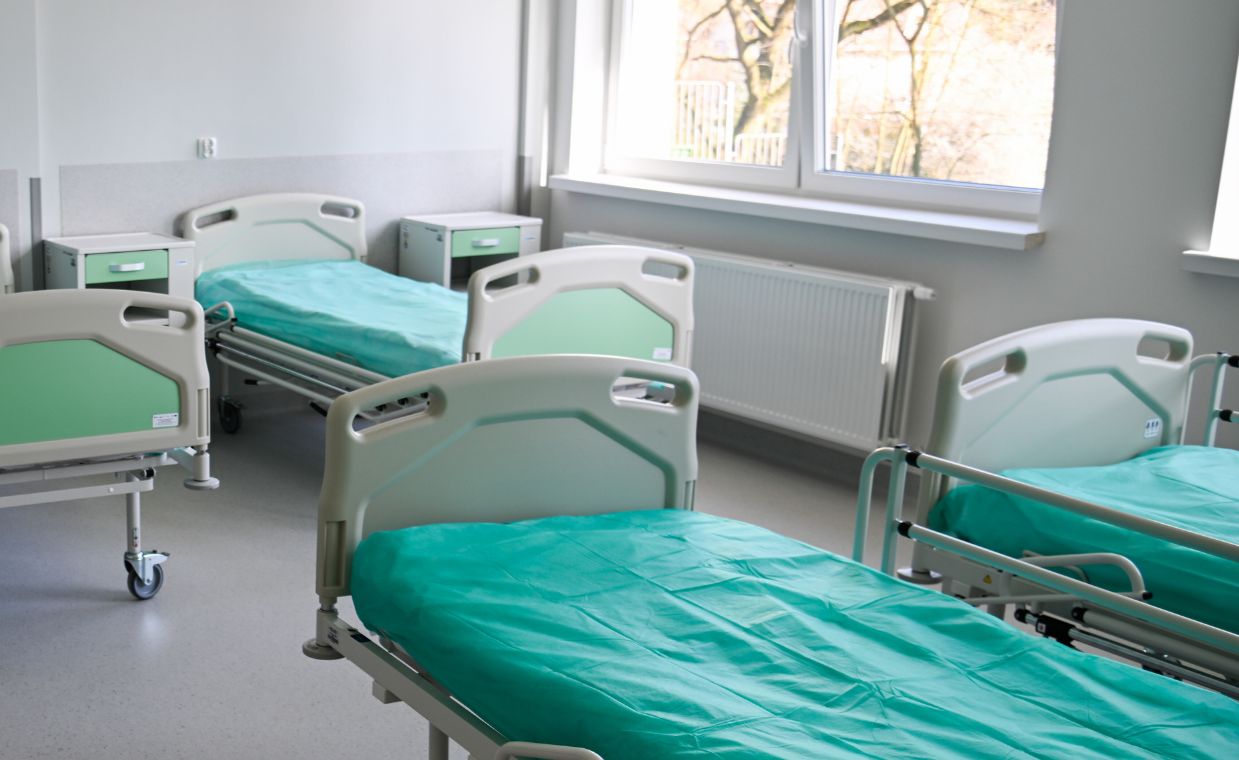 Atak na pielęgniarkę w szpitalu. Media: agresor usłyszał zarzut