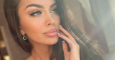 Vanessa z "Hotelu Paradise" kusi na potęgę. Ma na sobie tylko przezroczysty szlafrok