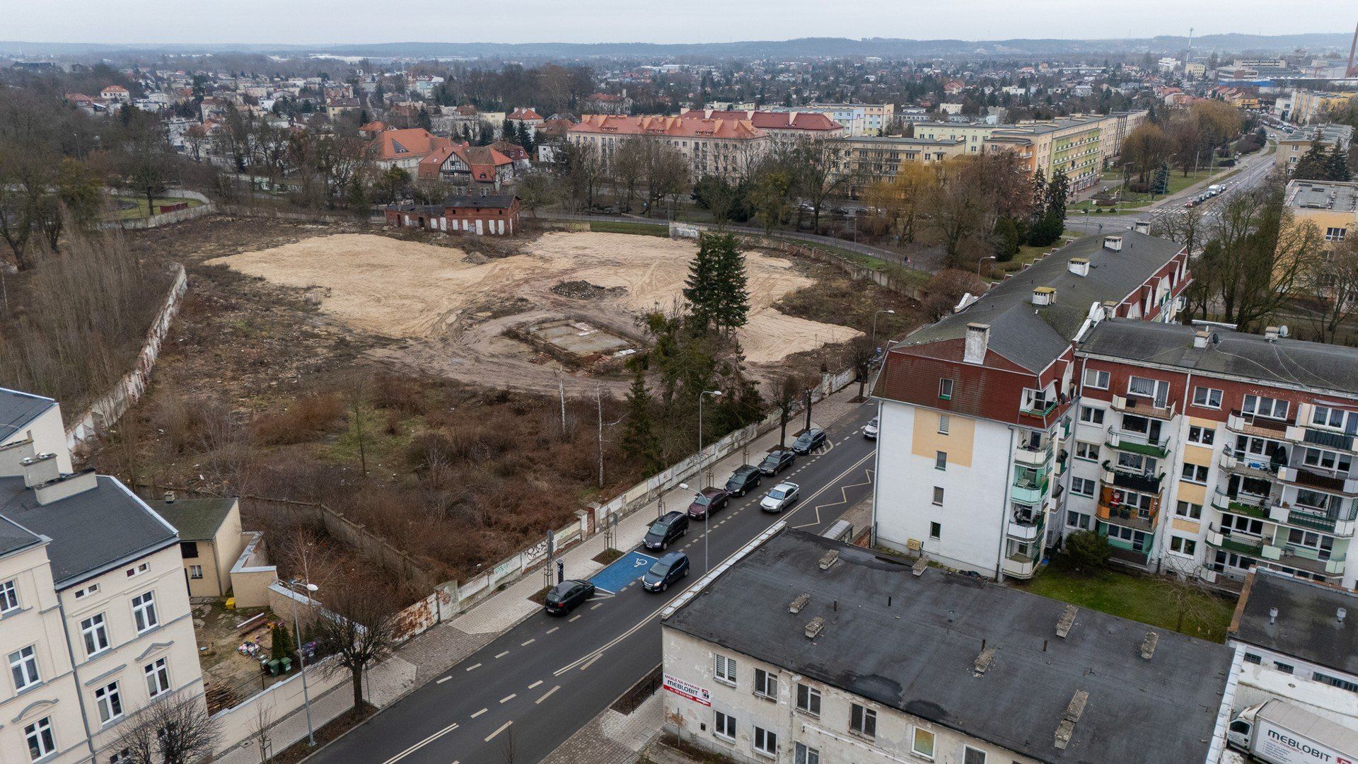 Tak obecnie wygląda teren przy ul. Sikorskiego w Grudziądzu. W przeszłości funkcjonował tu browar, a za kilka miesięcy powstanie tu park handlowy