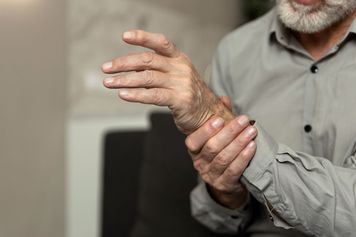 Osteoporoza rozwija się niepostrzeżenie latami. Który nawyk żywieniowy ją przyspiesza?