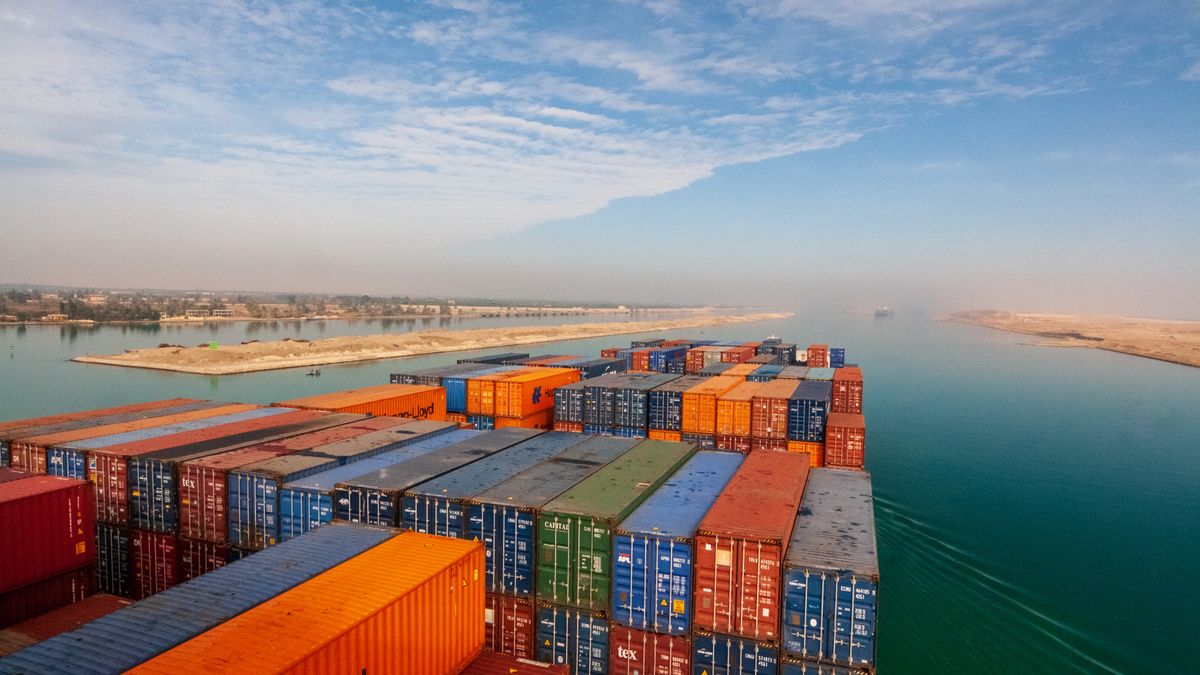 Kanał Sueski jest jednym z głównych kanałów handlowych na świecie 