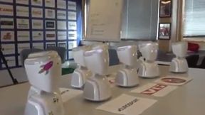 Takiej konferencji prasowej jeszcze nie było. W Norwegii zamiast dziennikarzy - roboty