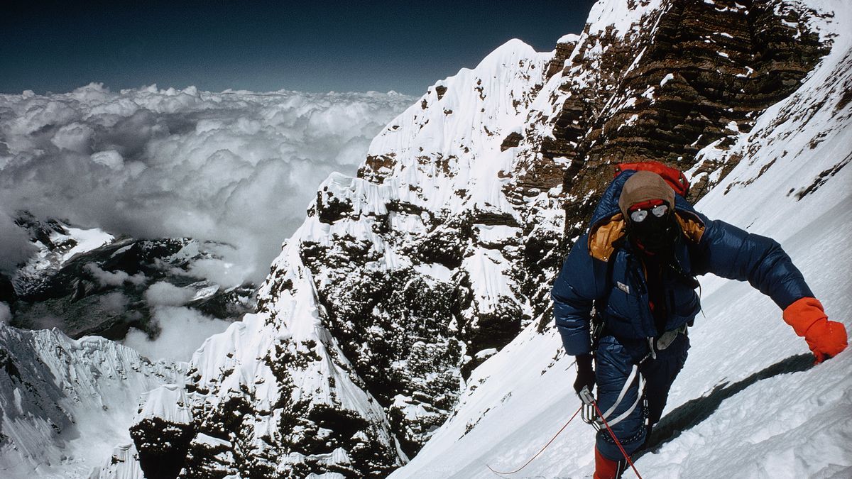 Himalaista wspinający się na Mount Everest
