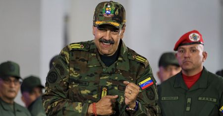 Dres Maduro hitem internetu. Ile kosztuje? Prawie się wyprzedał