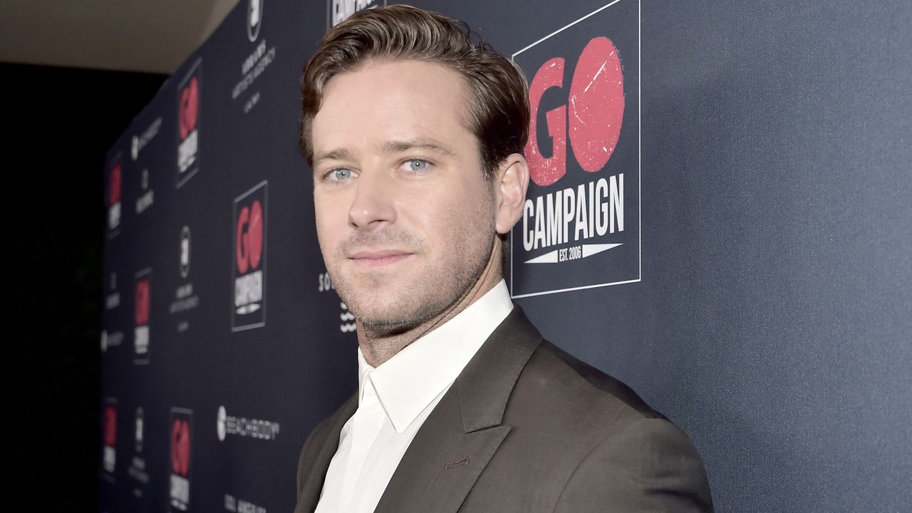 Armie Hammer jest persona non grata w Hollywood. "Coś więcej niż 50 twarzy Greya"