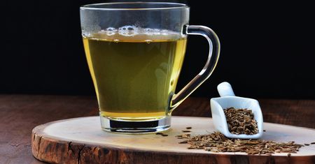 Woda z kminkiem. Naturalna pomoc na szczupłą sylwetkę