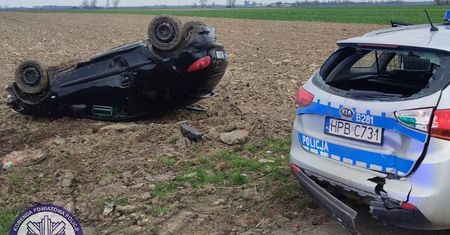 Dwa razy taranował radiowóz. W środku policjanci odkryli powód