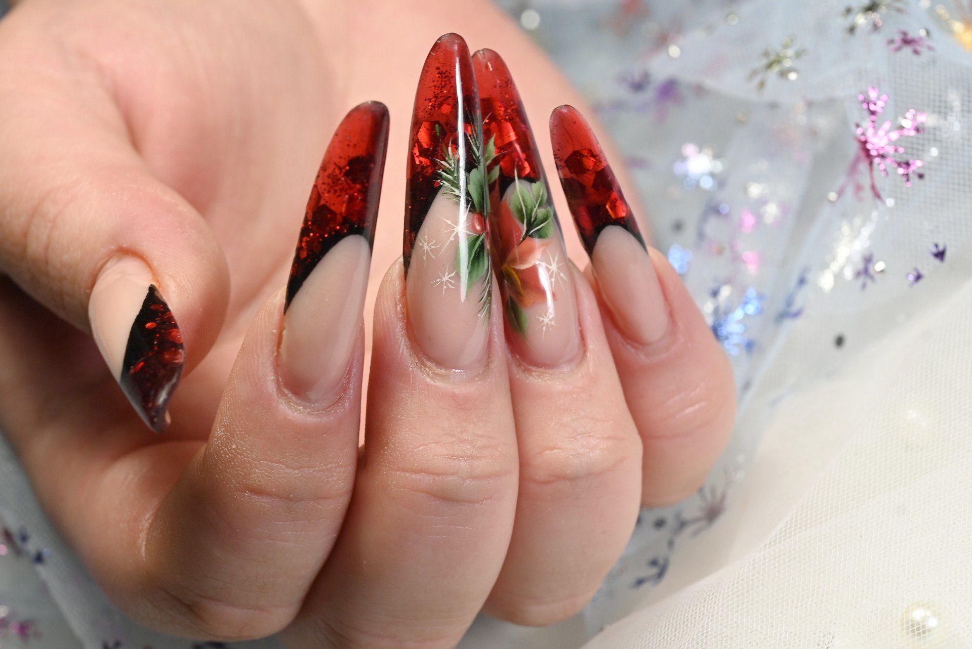 Na zdjęciu praca Ewy. Stworzenie takich paznokci wymaga czasu, ale efekt jest tego wart.