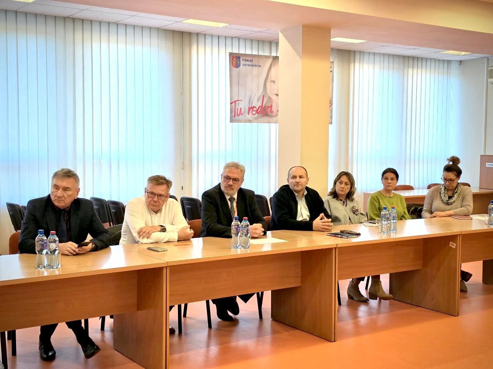 Bezpieczeństwo i inwestycje w centrum rozmów samorządowców – Konwent Powiatów w Jędrzejowie