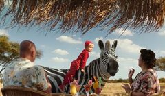 Chłopiec z zebrą na safari reklamuje Ptasie Mleczko (wideo)