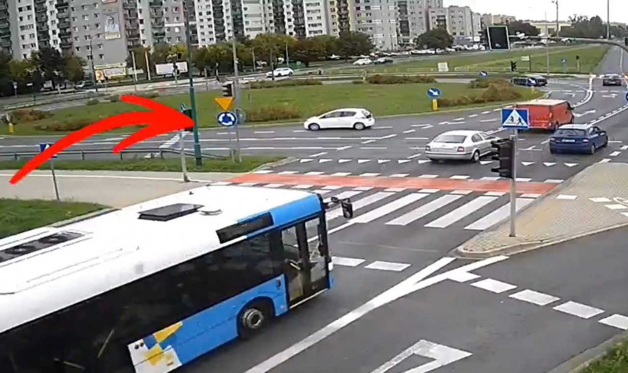 Legnica: Wjechała na rondo pod prąd. Kobietę zatrzymał policjant