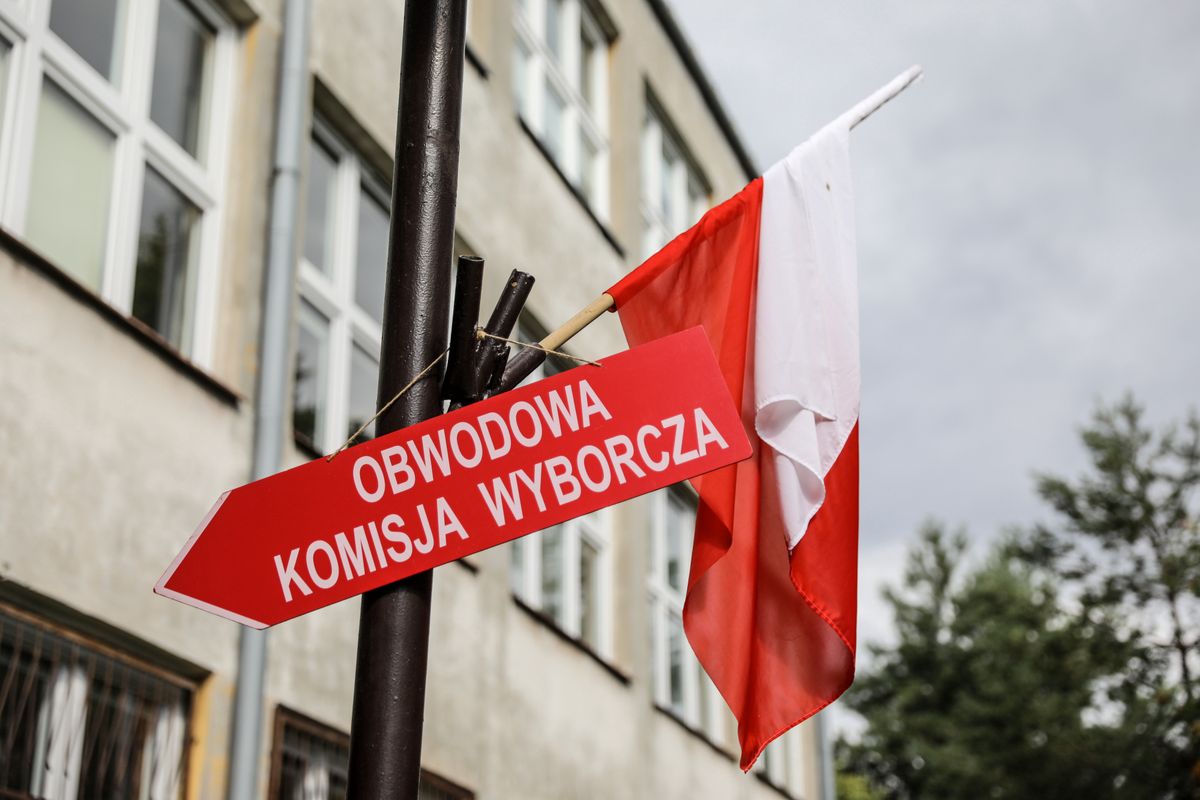 Wybory 2020. Zamieszanie w komisji wyborczej nr 226 w Warszawie. Mąż zaufania kontra członkowie komisji