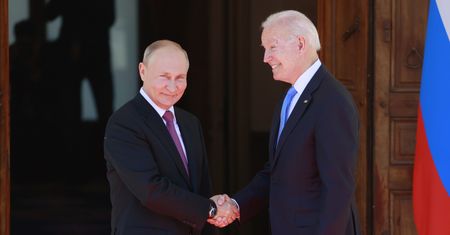 Faux-pas Bidena w Genewie? Biały Dom o zaufaniu do Putina