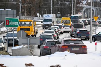 Korki na Zakopiance. Kolizja i wzmożony ruch utrudniają powroty z Tatr