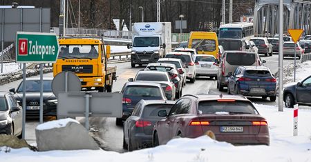 Korki na Zakopiance. Kolizja i wzmożony ruch utrudniają powroty z Tatr