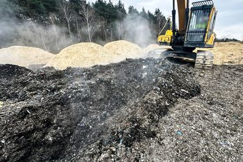Mafia śmieciowa zostawiła po sobie odpady. I tak sobie dalej leżą