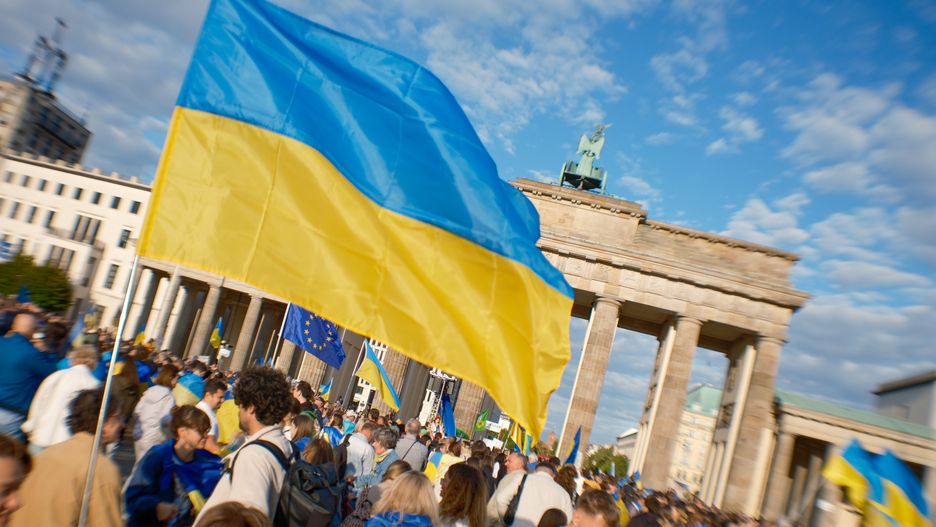 Berlin marks Independence Day of Ukraine
BERLIN, GERMANY - AUGUST 24: People march to mark Ukraine's Independence Day in Berlin, Germany on August 24, 2025. The march, which continued to the Brandenburg Gate with slogans, ended after the events held there and the slogans chanted. (Photo by Ilkin Eskipehlivan/Anadolu via Getty Images)
Anadolu
ukranian flag, brandenburg