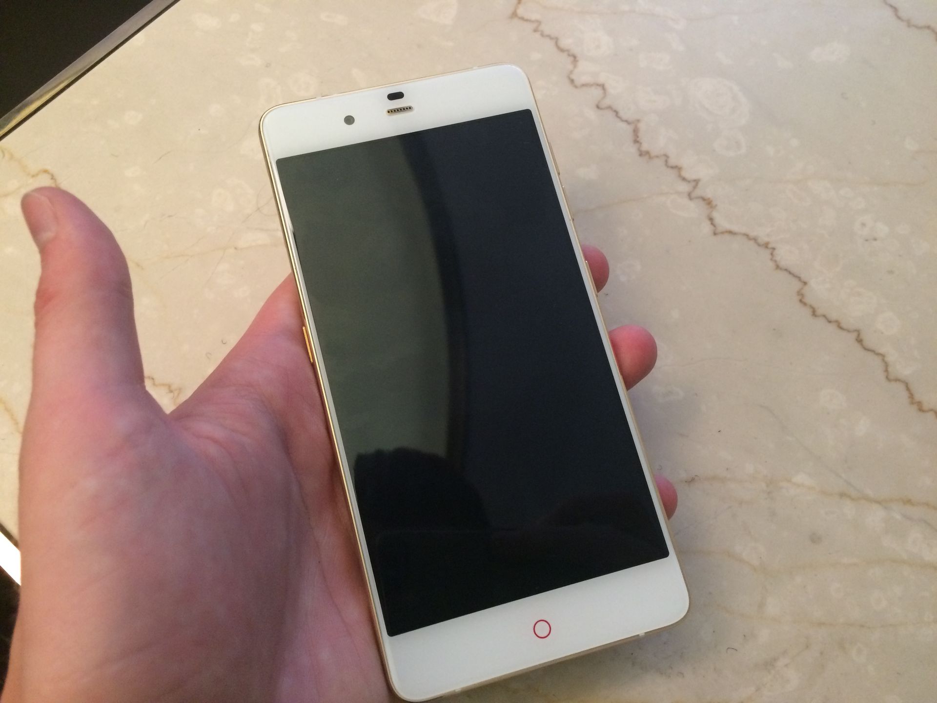 Nubia My Prague oficjalnie. To bardzo cienki, a zarazem mocny średniak 19