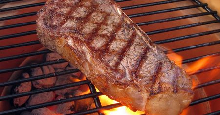 Grillowany rostbratel wołowy bez kości (mięso i tłuszcz, III klasa mięsa)
